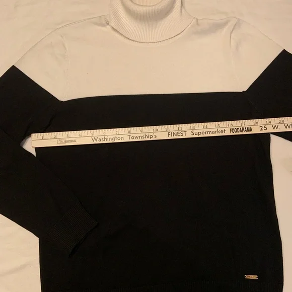 Calvin Klein Turtleneck Sweater Women’s, Black & White Color Block, Size Large - Picture 7 of 10